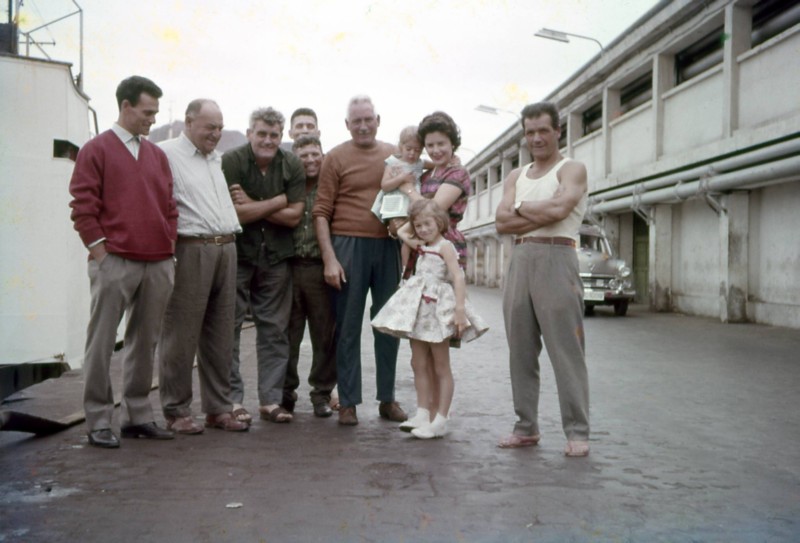 175) Vittorio Petrini - Anno 1962. A Las Palmas Eridano, la mia famiglia e parte dell'equipaggio del Genepesca VI.jpg