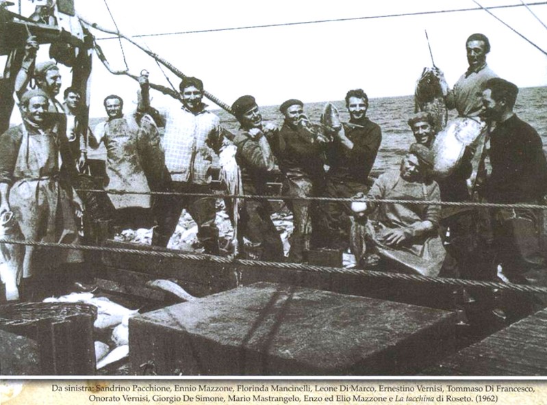 183) Genepesca Da sinistra Sandrino Pacchione , Ennio Mazzone , Florindi Mancinelli , Leone Di Marco (maione) , Ernesto Vernisi , Tommaso Di Francesco , Onorato Vernisi , Giorgio De Simone  ... 1962.jpg