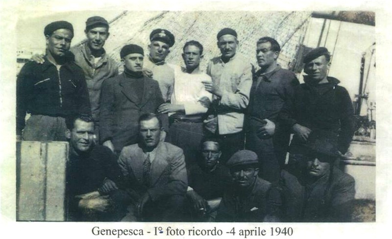 184) Genepesca I - Foto ricordo del 4 Aprile 1940 con il Capitano Antonio Mancinelli (lu gazzusaro).jpg