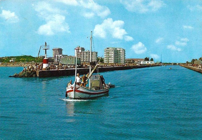 98-Uscita dal Porto canale tra Lido degli Estensi e Porto Garibaldi (FE).jpg