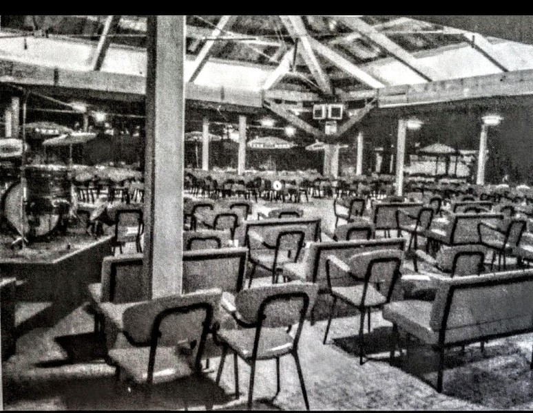 114) Lido di Spina  Anni 60, interno del locale da ballo CORA CLUB..jpg