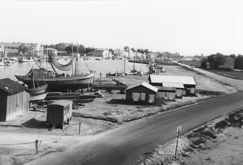 125) Lo squero del Lido degli Estensi negli anni '50.jpg