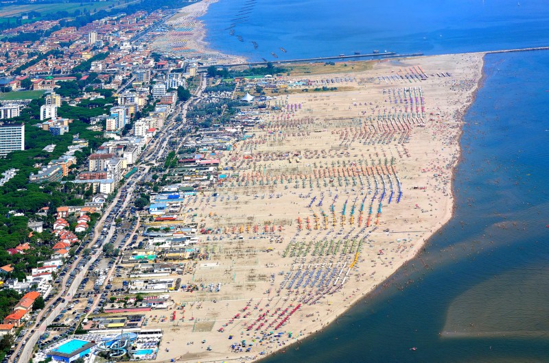 138a) Lido degli Estensi Spiaggia, entrata porto canale e Porto Garibaldi 2020.jpg