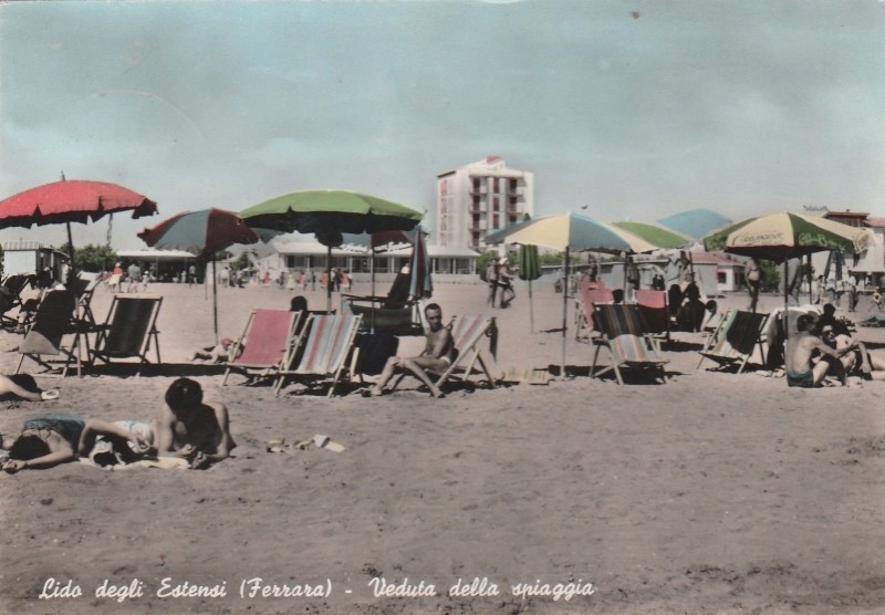 155) Lido degli Estensi (FE) Tanti anni fa, quando c'era tanta spiaggia..jpg