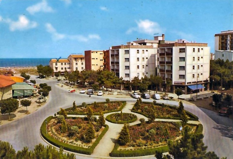 13b-Lido degli Estensi anni '60..... quanti bei ricordi!.jpg