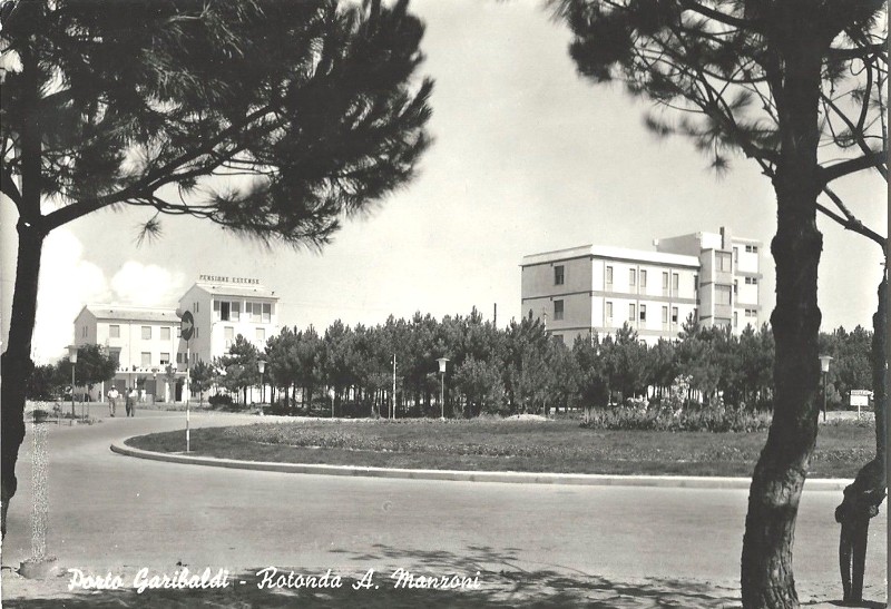 16c-Porto Garibaldi - Rotonda A. Manzoni 1960..jpg