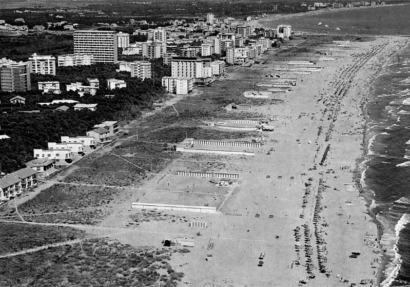 20a-La Spiaggia anni '60.jpg