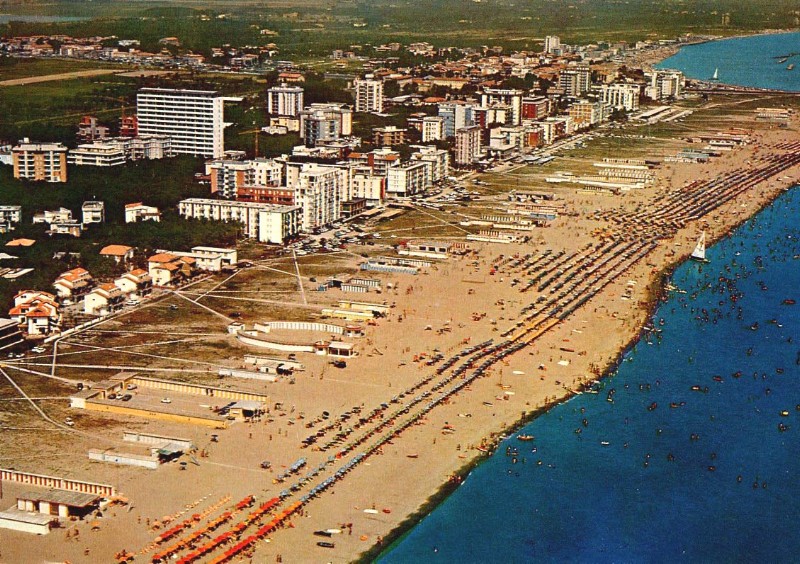 20d-Lido degli Estensi-13 la spiaggia anno 1969.jpg