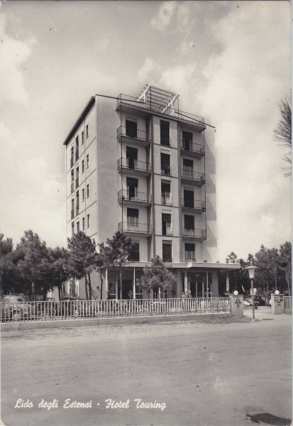 37a-Hotel Touring, Col passare degli anni purtroppo l'hotel ha chiuso i battenti. Anni '60..jpg