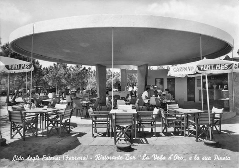 42b-LIDO DEGLI ESTENSI  1956 -Hotel La Vela d'Oro quando c'era il fungo..jpg