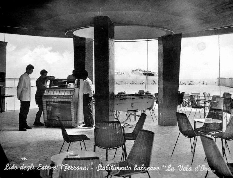 42d-LIDO DEGLI ESTENSI Rist. Bar -La Vela d'Oro-   Il mitico Juke-Box..jpg