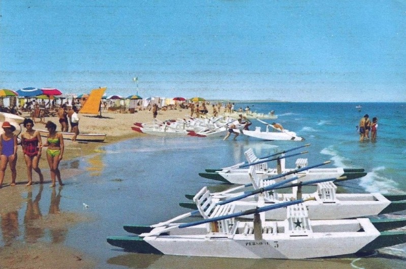 73b-Una vecchia foto della spiaggia a Lido degli Estensi (FE) anni '60.jpg