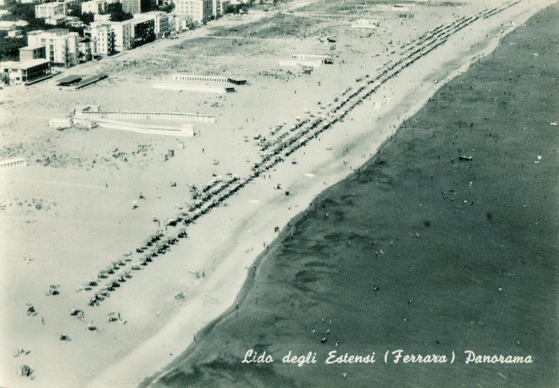 74b-1965 Lido degli Estensi (FE) spiaggia.jpg