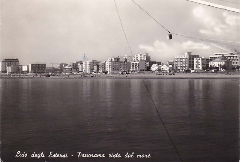 75-Lido degli Estensi - Panorama visto dal mare anno 1963.JPG