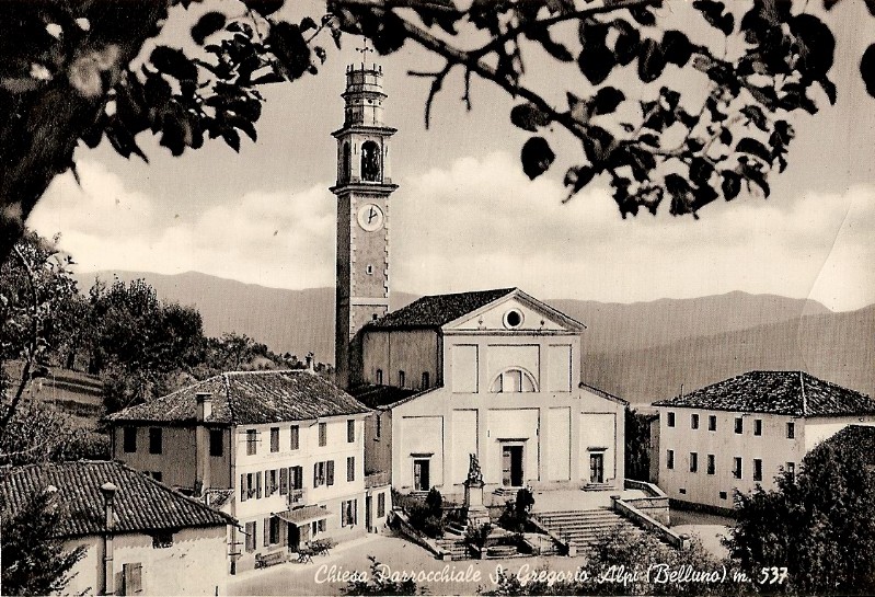 11-Chiesa parrochiale anni 1950.jpg