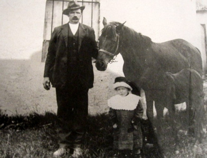 25-Giovanni Centeleghe di Roncoi con la figlia Orsola negli ultimi anni del secolo scorso.JPG