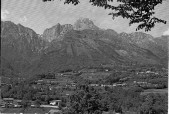 12-Una veduta del paese a quel tempo con il monte Pizzocco sullo sfondo.jpg