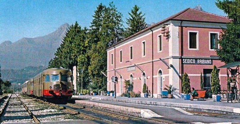 15c) La stazione di Sedico-Bribano anni '70..jpg