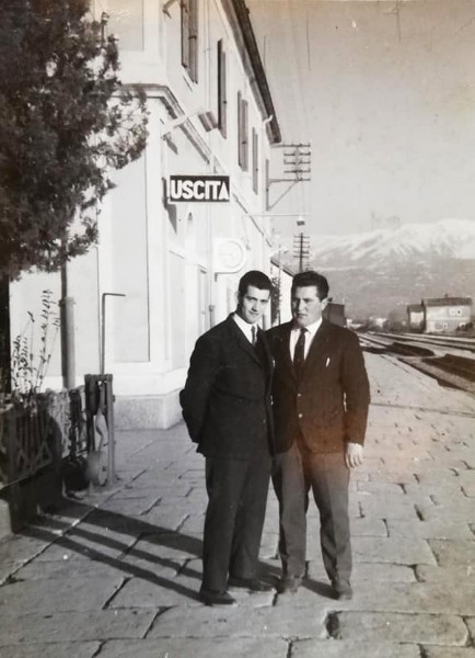 16a) Stazione di Bribano - Sergio Forcellini e Ginetto anni '60..jpg