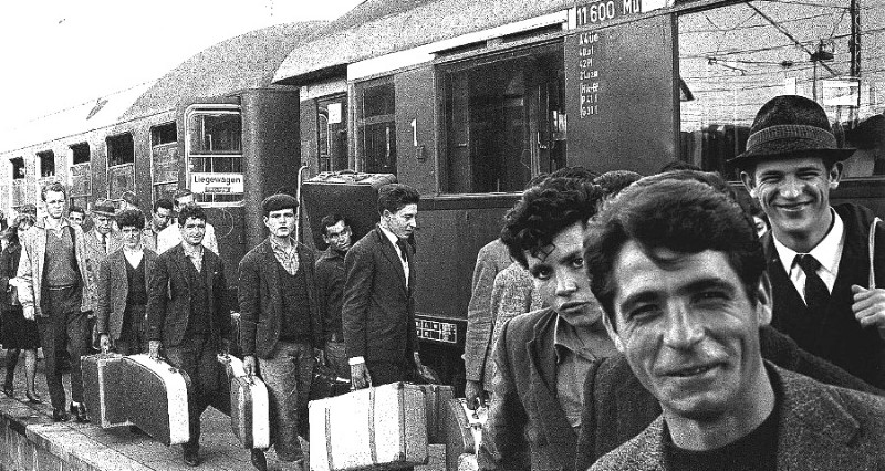 16c) Emigranti alla stazione di Bribano anni '50..jpg