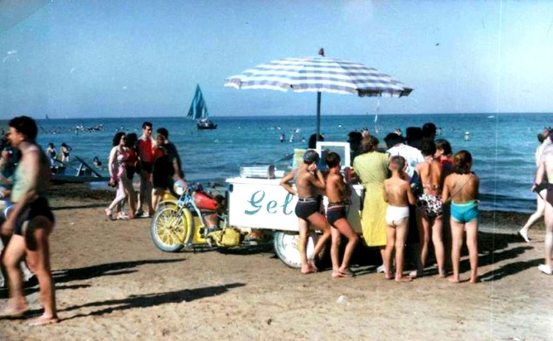 1) Porto garibaldi-queand ca Armando all purteave a tursi i giealat- i gelati di Armando erano buonissimi anche se erano un pò piccoli (ZACCARIA anni '60').jpg