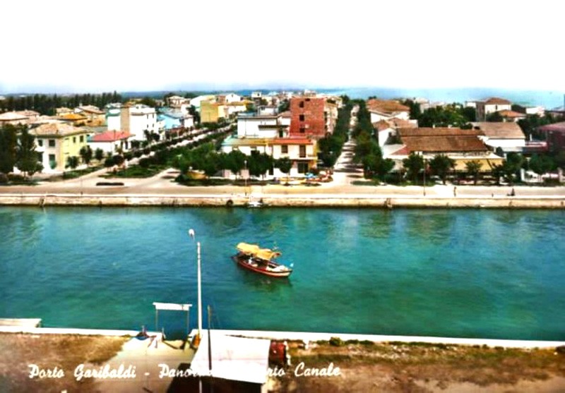 103) Porto Garibaldi - Porto Canale con il traghetto, anni '50..jpg