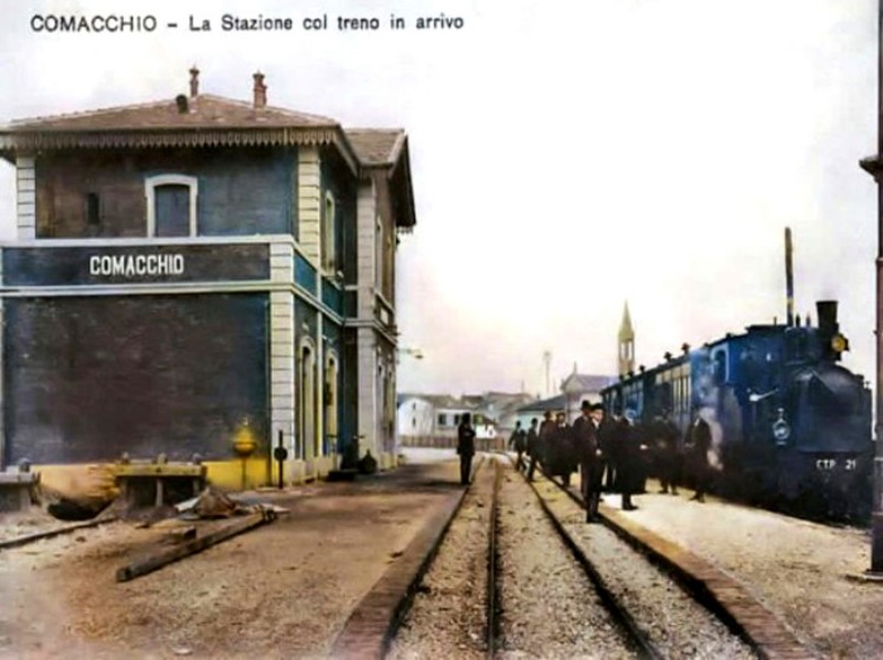 144) Comacchio stazione, le fermate previste erano 5- Campolongo, Bivio Gallare, San Giovanni, Cavalara e Belfiore, 3 le stazioni Ostellato, Comacchio e Magnavacca..jpg