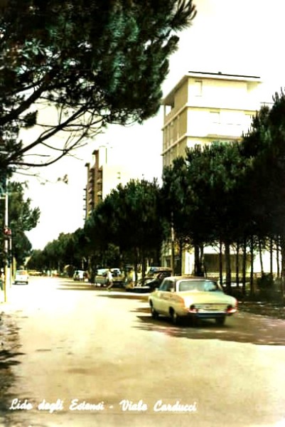 169) Lido degli Estensi - Viale Carducci 1959...jpg