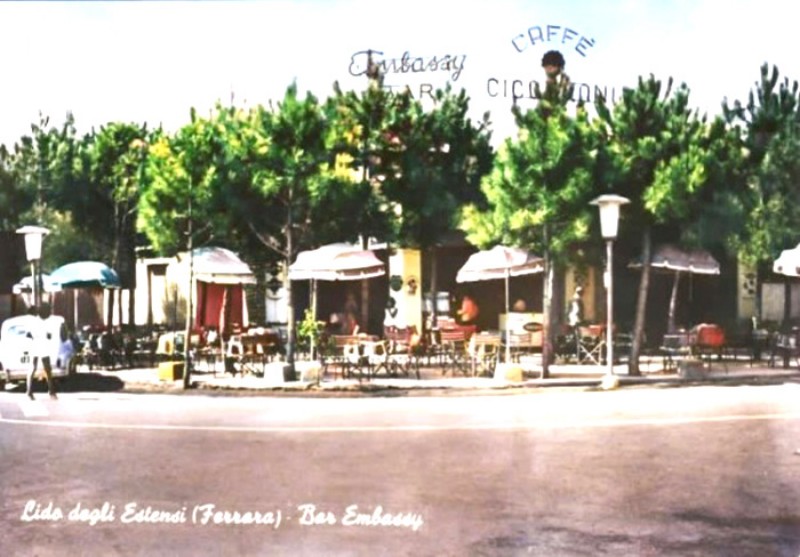 192) lido degli Estensi - Bar Emabassy anni '60.jpg