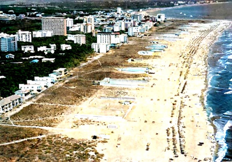 195) La Spiaggia anni '60.jpg