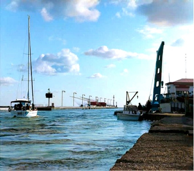 200) Lega navale Lido degli Estensi anni '60, un altro pezzo di storia che se ne va.....jpg