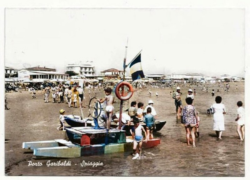 215) Porto Garibaldi - La spiaggia anni '50..jpg