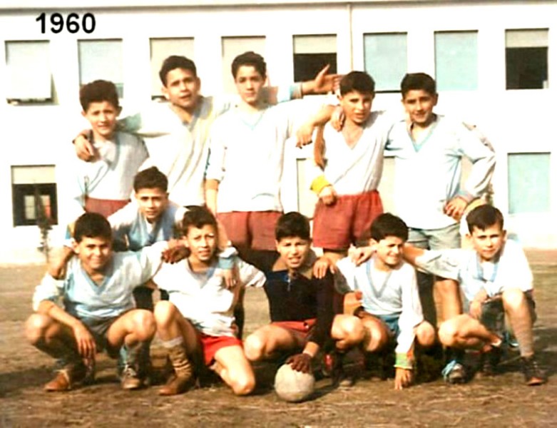 231) Squadra di calcio 1960- sx in piedi = Guernelli - Dal Canto - Conti Emilio - Fornasari - Muzzioli Carlo - in ginocchio = Occhiali - Avallone - Linari - Migliaccio - Forini - Bevilacq.jpg