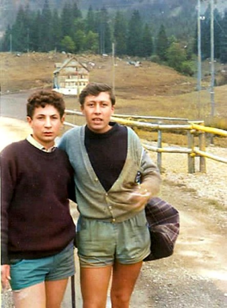 252) Lido degli Estensi anni '60 - da sx Naccari Enrico e Linari Angelo.jpg