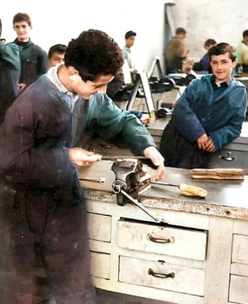 290) Lido degli Estensi anni '60 - Officina Guernelli Giovanni al lavoro e Forini Palmiro che controlla..jpg