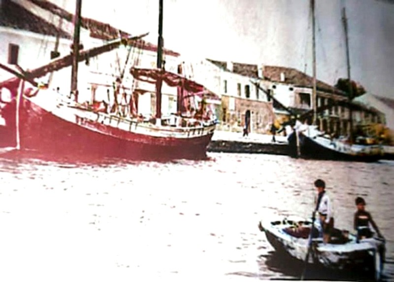 305) -Porto canale Estensi-Garibaldi, ora della pesca anni '50.jpg