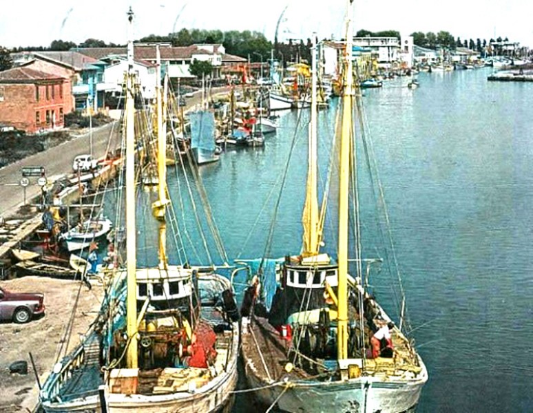 309) Porto canale Estensi-Garibaldi anni '60.jpg