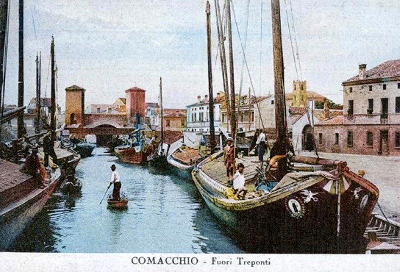 33) Lo Squero, quando era Squero. Ora più nulla. Il porto canale di Magnavacca è figlio dello Squero fuori Trepponti. Li si sono spostati i nostri barcaioli, calafati,maestri d'ascia..jpg