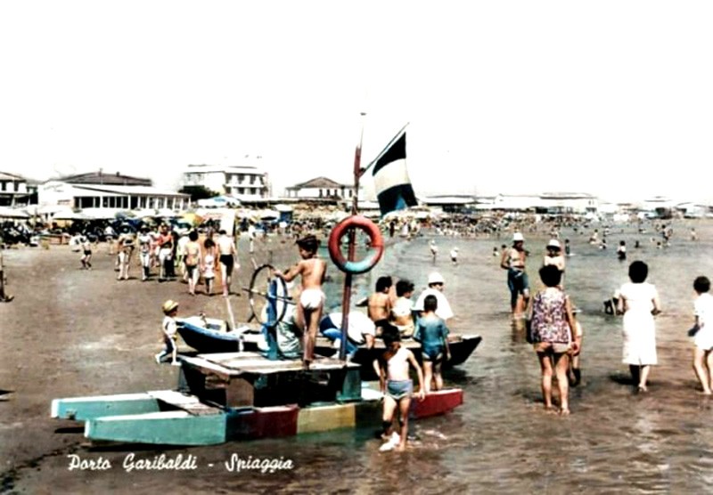 337) Porto Garibaldi la spiaggia 1960..jpg