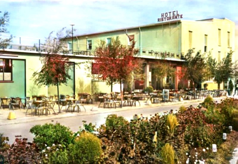 340) Porto Garibaldi, hotel piccolo bar e ristorante, anni '60.jpg