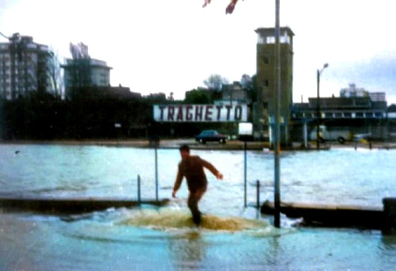 345) Acqua alta a Porto Garibaldi 4 Novembre 1966.jpg