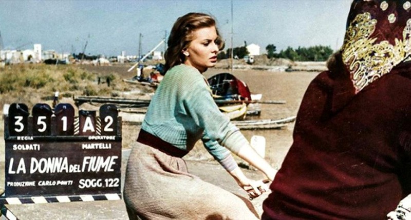 35) Comacchio - La donna del fiume del 1954 con Sofia Loren..jpg