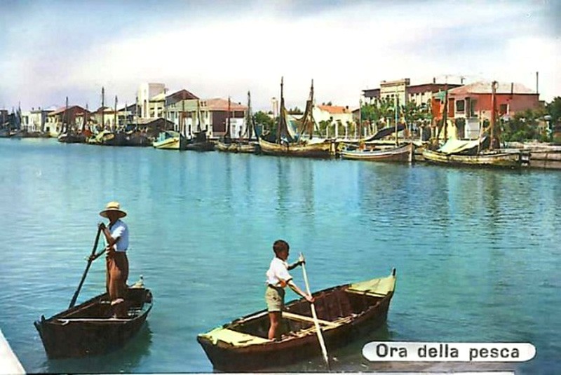 376) Porto canale Estensi-Garibaldi, ora della pesca anni '50.jpg