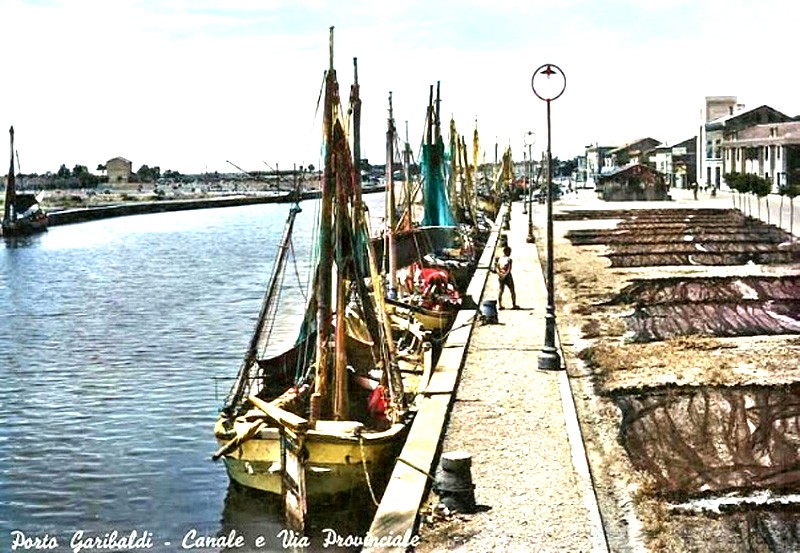 377) Porto Garibaldi porto canale e via provinciale, anno 1954..jpg