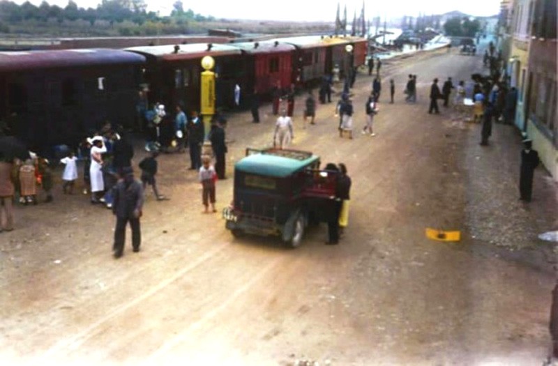 49) L'unica automobile (quella in foto) presente a Porto Garibaldi negli anni '30 apparteneva alla Famiglia Imelde Bonnet Pinza.jpg