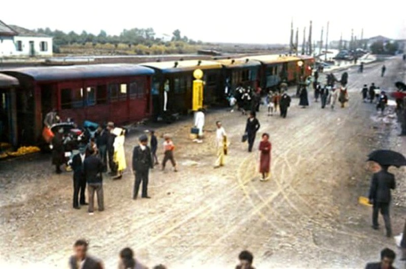 51) Anni '30 - Quando a Magnavacca (in quella data già Portogaribaldi) arrivava anche il treno!!!.jpg