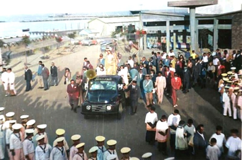 56) PORTO GARIBALDI anni'50 la Madonna portata in processione sul camioncino di GERMONTE che aveva il negozio di frutta e verdura..jpg