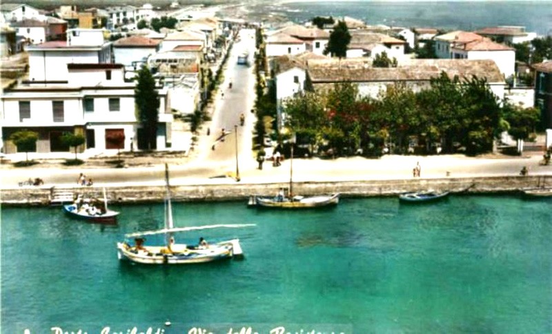 59) Porto Garibaldi - Via della Resistenza..jpg