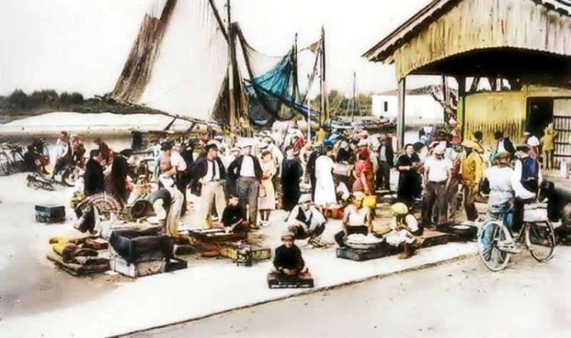 84) Anni '30  Magnavaca al marcà dal pés prima ad la guèra..jpg