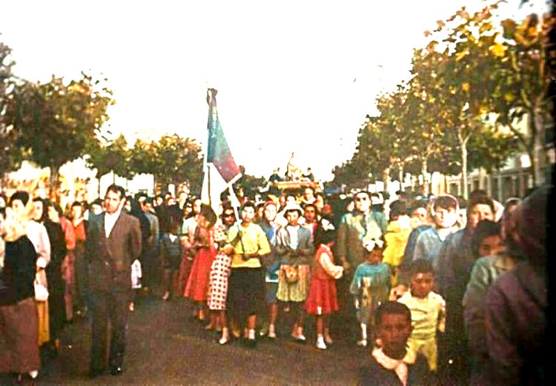 97) -La festa dell'Immacolata in passato si svolgeva nel mese di Maggio anzichè in Giugno, chiamata appunto LA MADONNA DEL MAI, veniva portata a braccia dalla chiesa fino al PONT A BAS.jpg